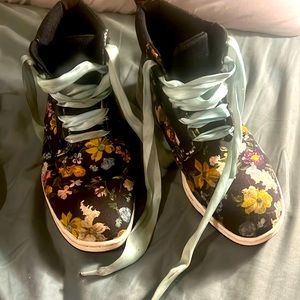 Dr. Martens canvas type boots/shoes worn twice